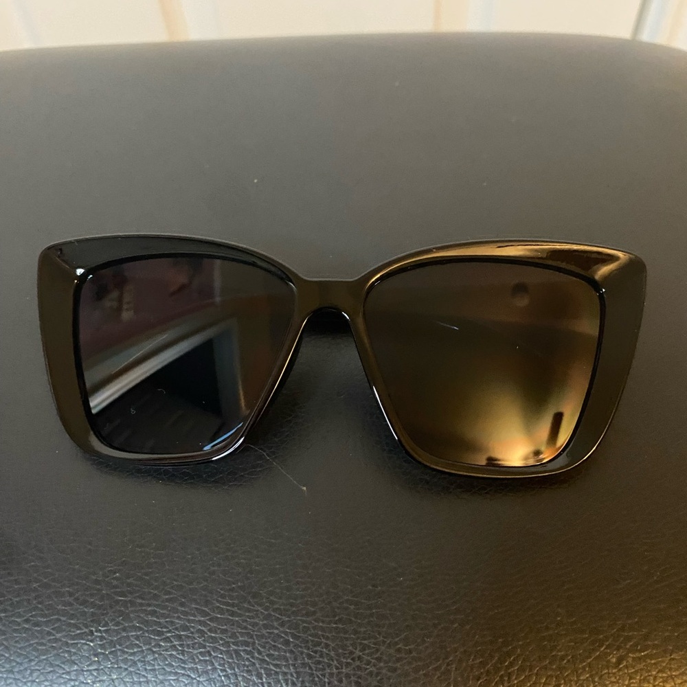 Chic Black Sunglasses
